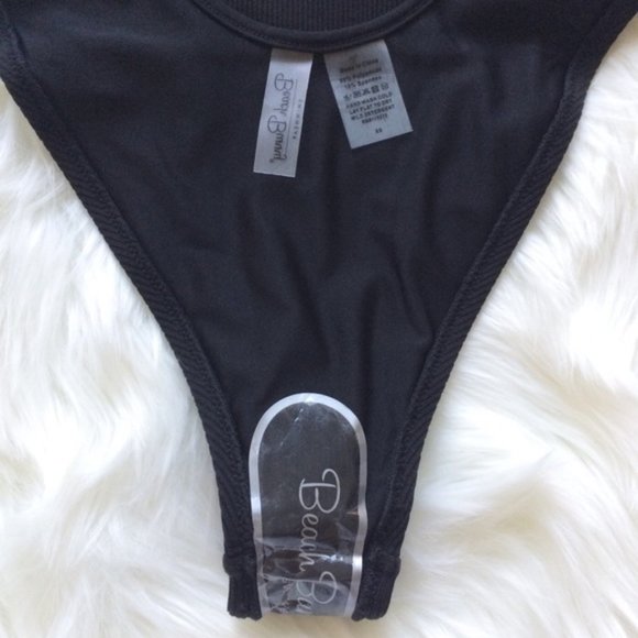 Beach Bunny Presley One Piece Black - Picture 4 of 7